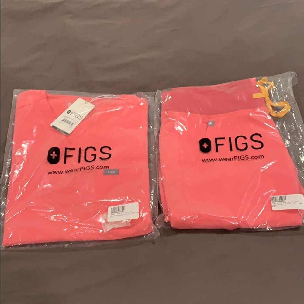 Figs neon pink scrub set